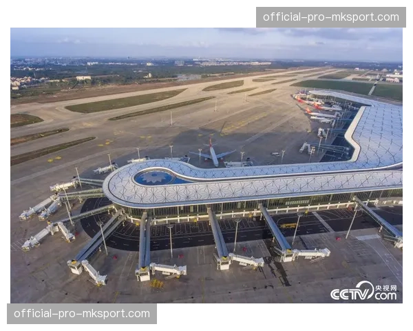 无人机机群航拍视角通过集成体系互联 带来震撼的宏观赛场动态视野